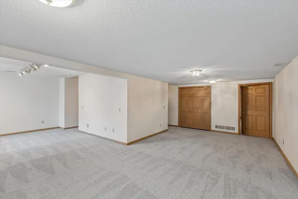 $599,900 | 1001 Walden Court, Burnsville, MN 55337