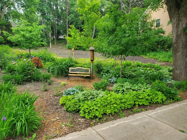 $599,900 | 1001 Walden Court, Burnsville, MN 55337