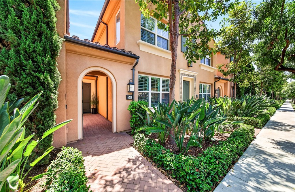 240 Mayfair Irvine, CA 92620 - Photo 6 of 43