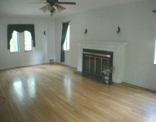 1334 Washington Road Mt. Lebanon, PA 15228 - Photo 2 of 8 Living Room.