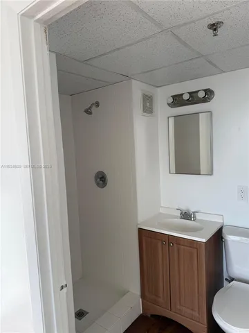 $1,750 | 800 Washington Avenue, Unit 906, Miami Beach, FL 33139