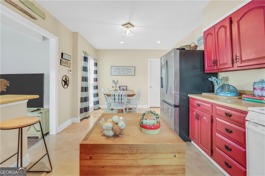216 Deep Water Road Mansfield, GA 30055 - Photo 13 of 45