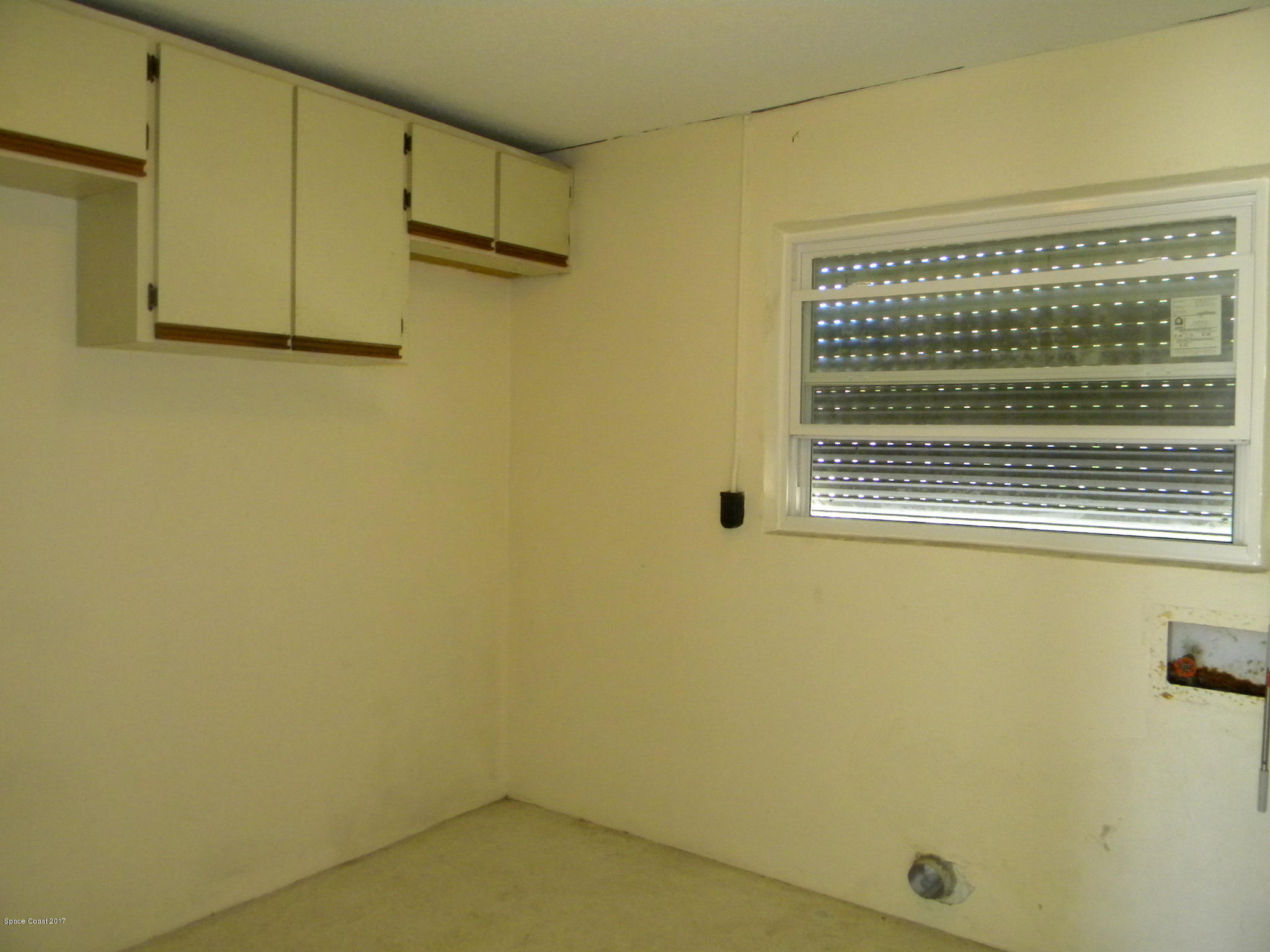 822 Angle Street Northeast Palm Bay, FL 32905 - Photo 12 of 13 Laundry