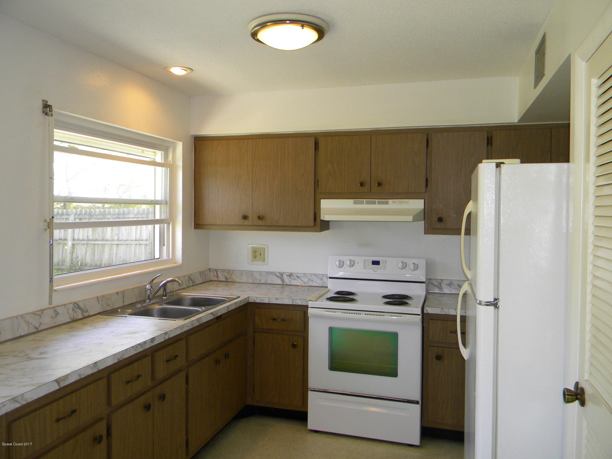 822 Angle Street Northeast Palm Bay, FL 32905 - Photo 5 of 13 Kitchen