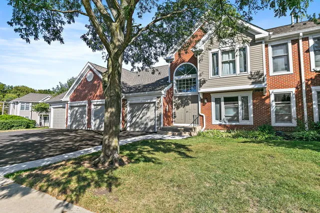 $2,700 | 1871 Fox Run Drive, Unit A, Elk Grove Village, IL 60007
