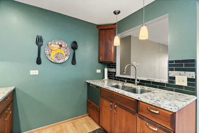 $2,700 | 1871 Fox Run Drive, Unit A, Elk Grove Village, IL 60007