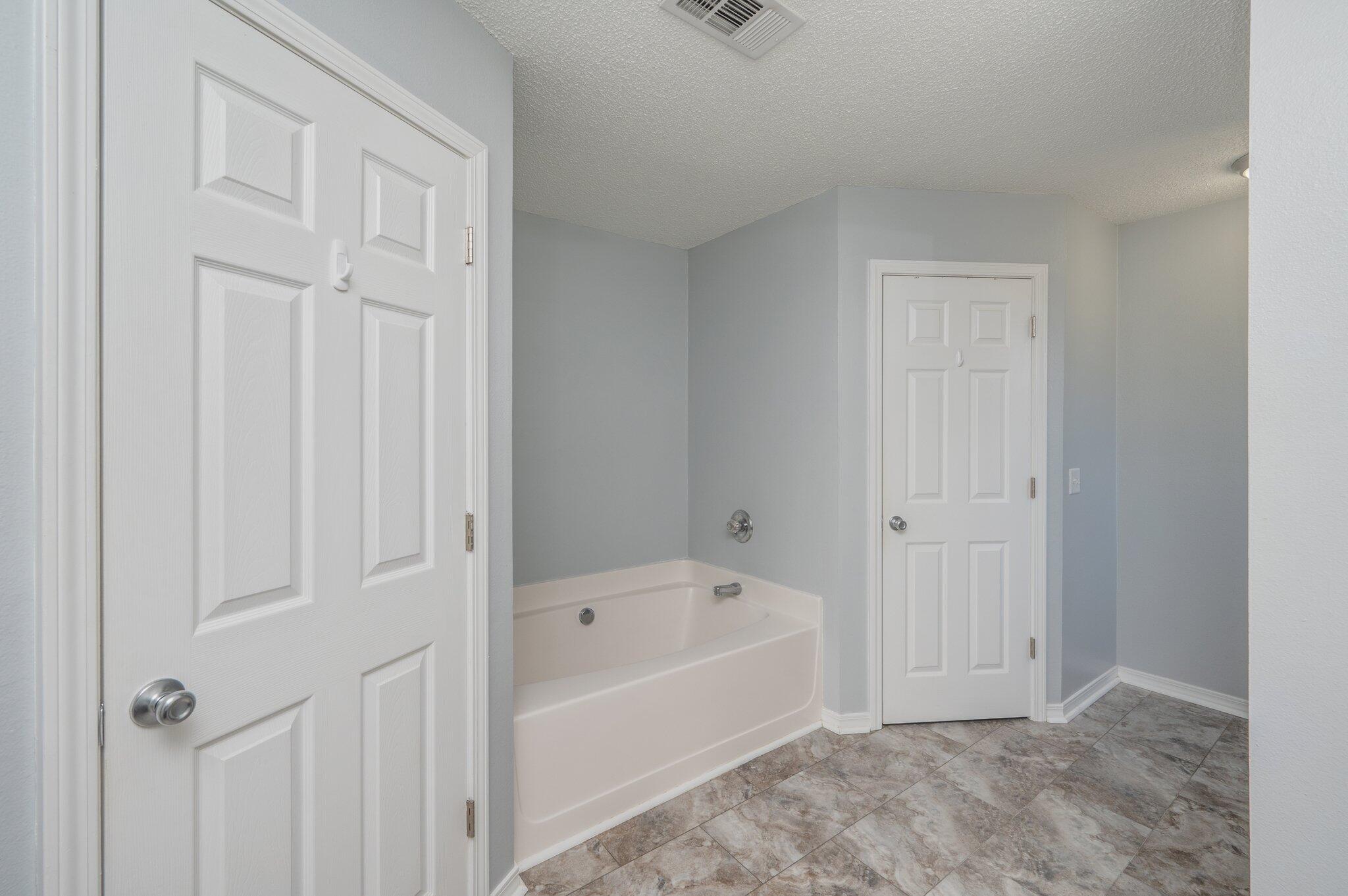 459 Jillian Drive Crestview, FL 32536 - Photo 28 of 46 a bathroom with a bathtub
