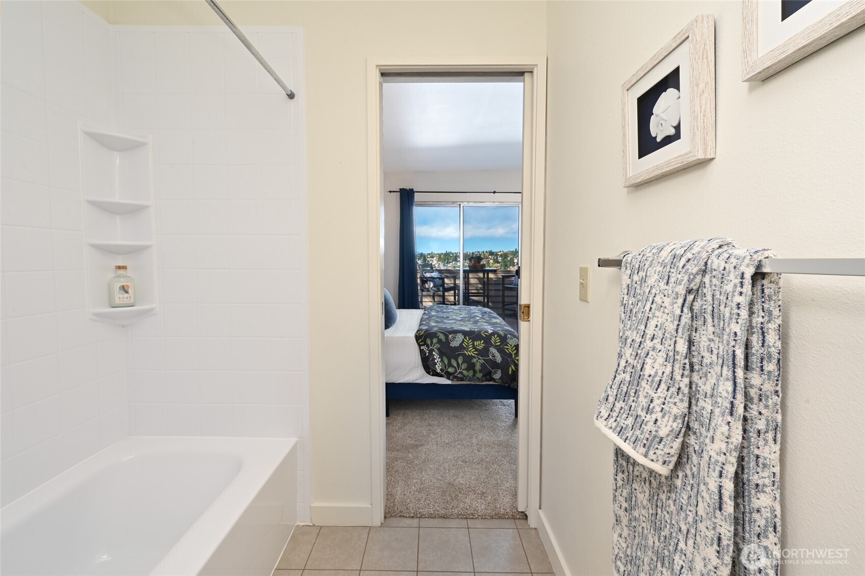 2827 Franklin Avenue East, Unit N9 Seattle, WA 98102 - Photo 14 of 23 a en suite bathroom with a bathtub and shower