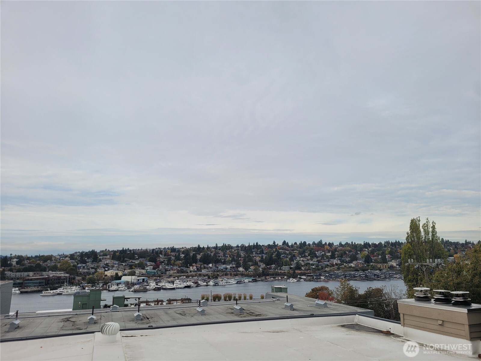 2827 Franklin Avenue East, Unit N9 Seattle, WA 98102 - Photo 18 of 23 a view of city