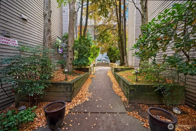 $475,000 | 2827 Franklin Avenue East, Unit N9, Seattle, WA 98102
