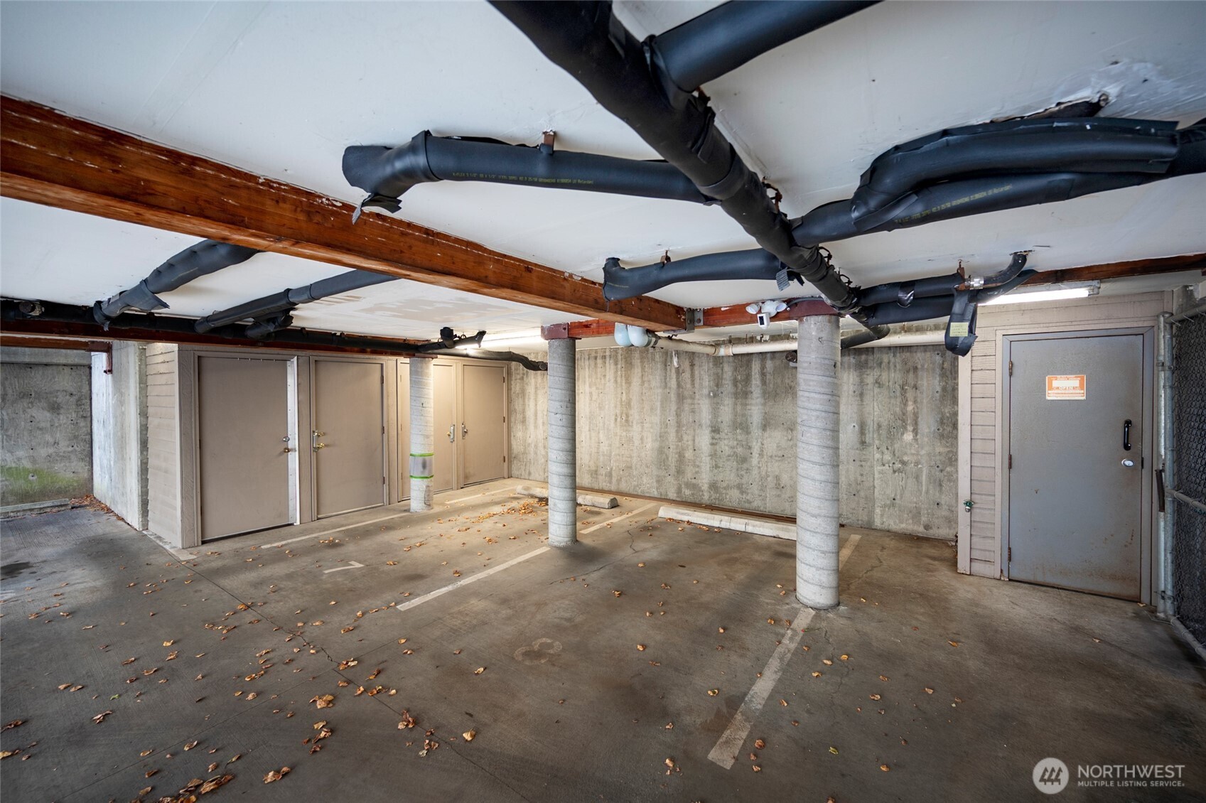 2827 Franklin Avenue East, Unit N9 Seattle, WA 98102 - Photo 22 of 23 a view of an empty room