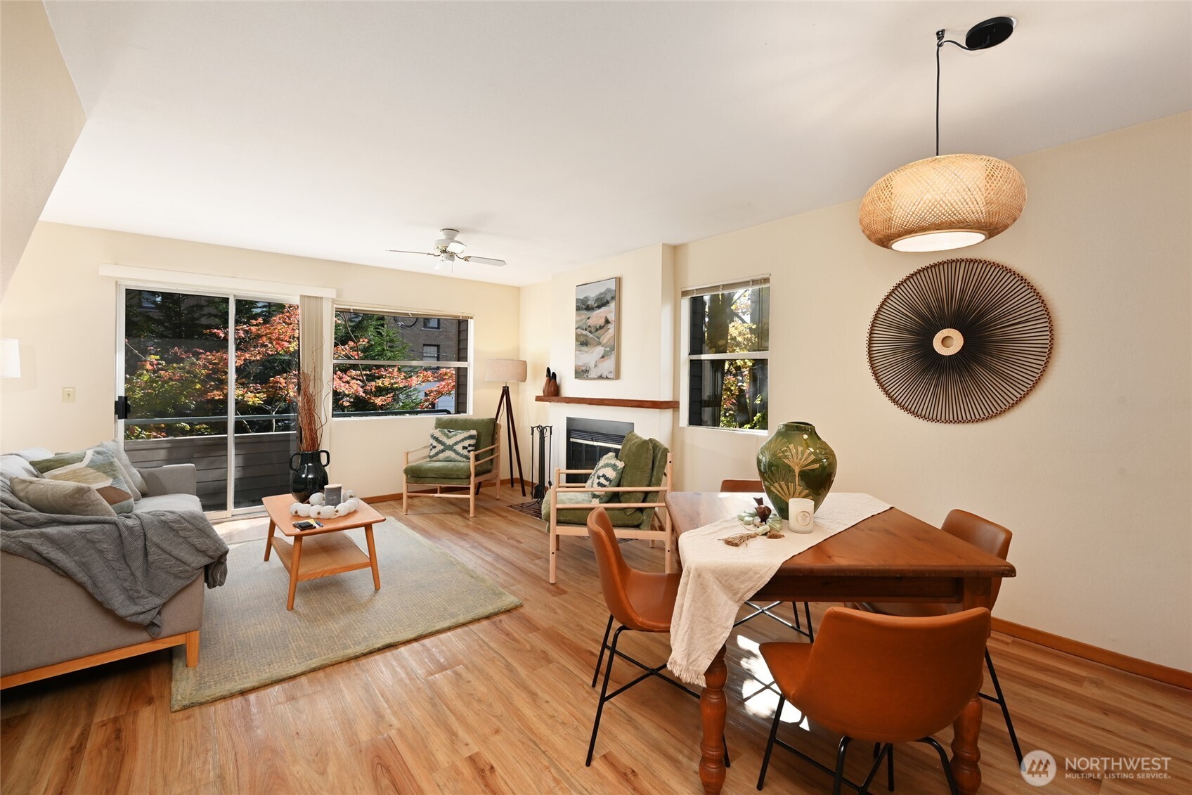 2827 Franklin Avenue East, Unit N9 Seattle, WA 98102 - Photo 3 of 23 a living room with furniture and floor to ceiling windows
