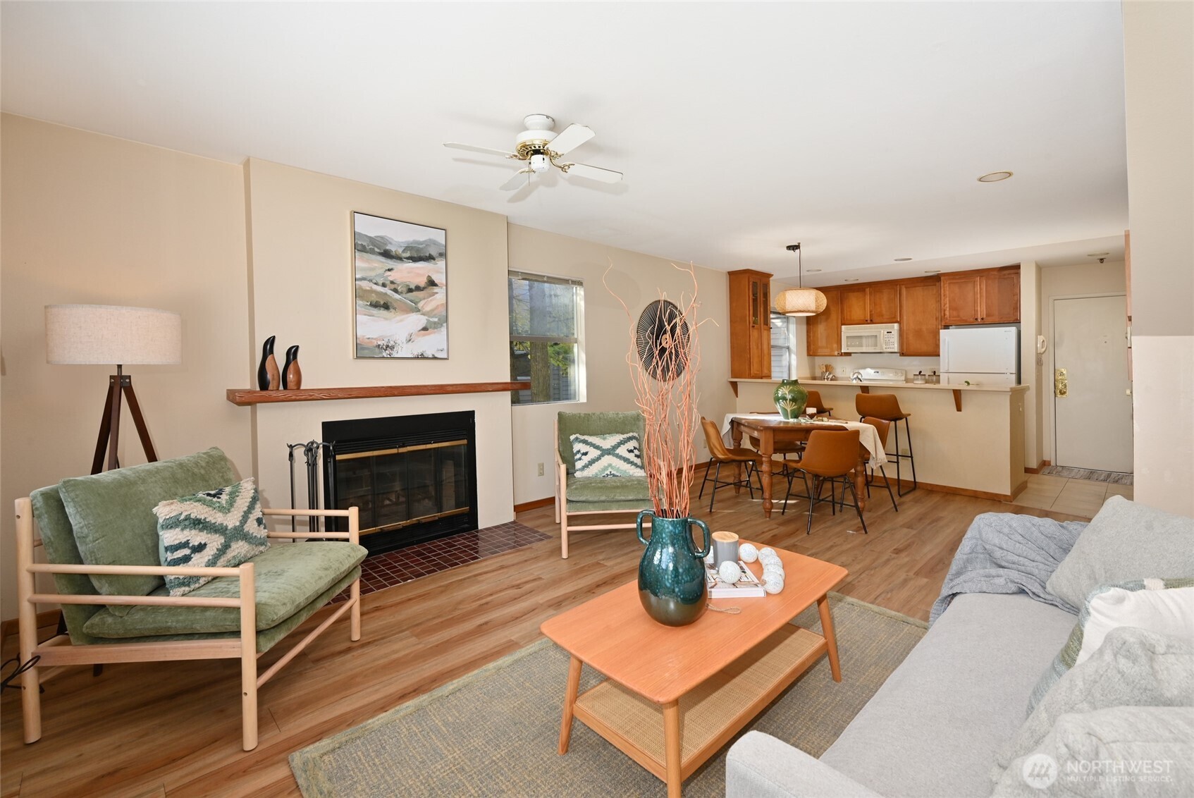 2827 Franklin Avenue East, Unit N9 Seattle, WA 98102 - Photo 4 of 23 a living room with furniture and a fireplace