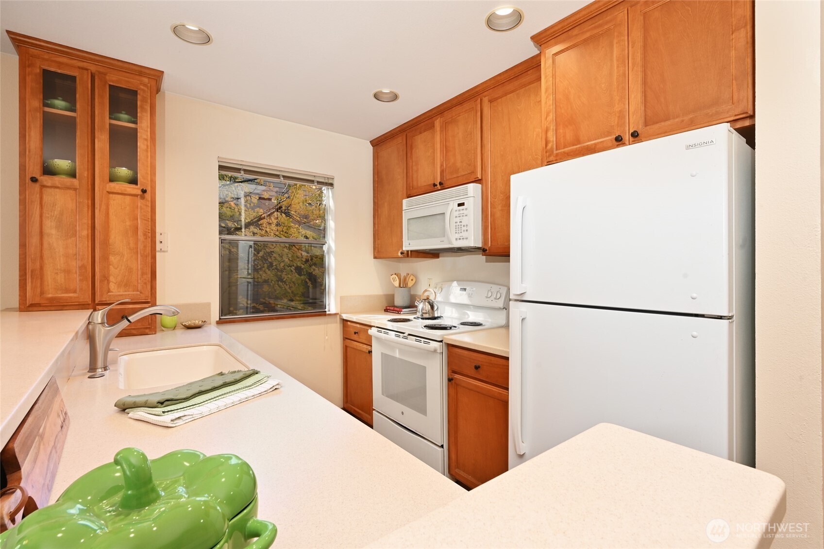 2827 Franklin Avenue East, Unit N9 Seattle, WA 98102 - Photo 8 of 23 a kitchen with stainless steel appliances a refrigerator sink and cabinets