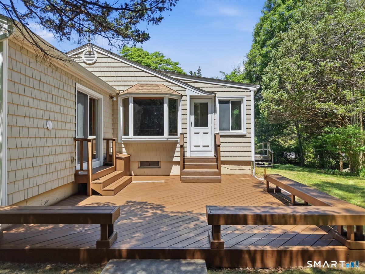8 Roxbury Court East Lyme, CT 06357 - Photo 3 of 39