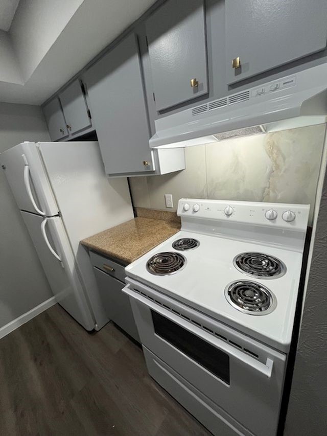 5001 Lamonte Lane, Unit 116 Houston, TX 77092 - Photo 13 of 25 a stove top oven sitting inside of a kitchen