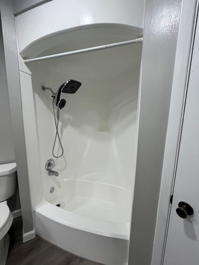 5001 Lamonte Lane, Unit 116 Houston, TX 77092 - Photo 16 of 25 a bathroom with a bathtub