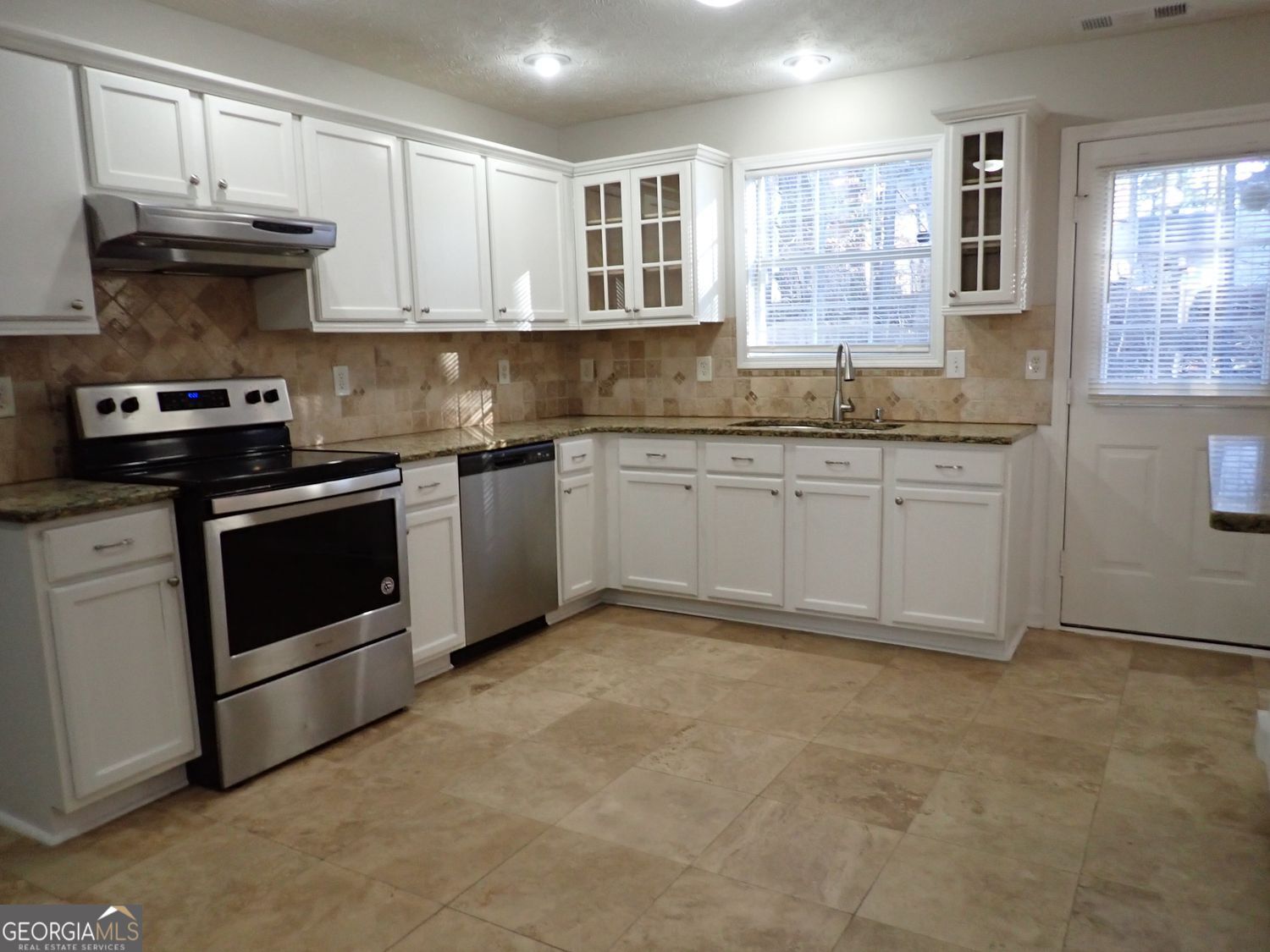 827 Sinclair Way Jonesboro, GA 30238 - Photo 9 of 39