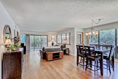 $375,000 | 130 Bracken Wood Road, Palm Beach Gardens, FL 33418