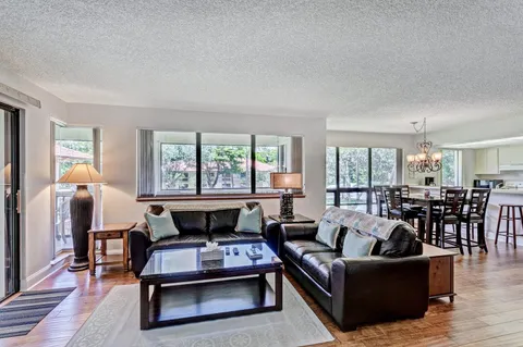 $375,000 | 130 Bracken Wood Road, Palm Beach Gardens, FL 33418