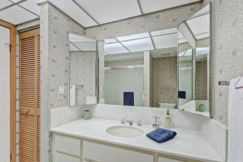 $375,000 | 130 Bracken Wood Road, Palm Beach Gardens, FL 33418