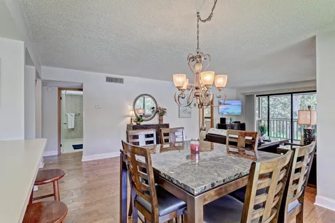 $375,000 | 130 Bracken Wood Road, Palm Beach Gardens, FL 33418