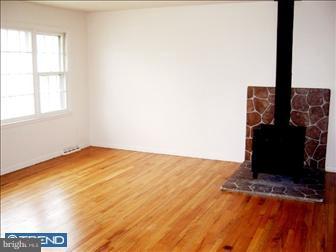 381 Nimitz Road Dover, DE 19901 - Photo 3 of 6 Living Room