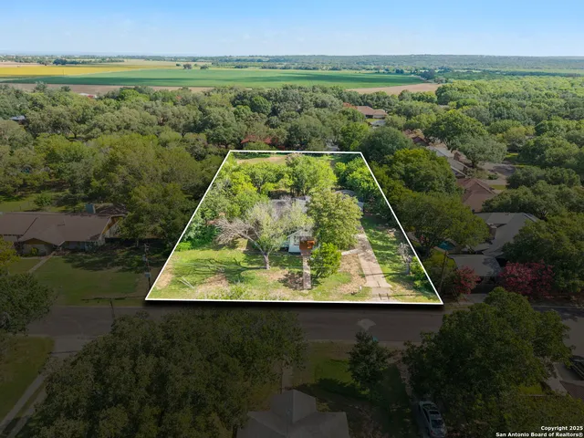 $2,200 | 233 May Street, Castroville, TX 78009