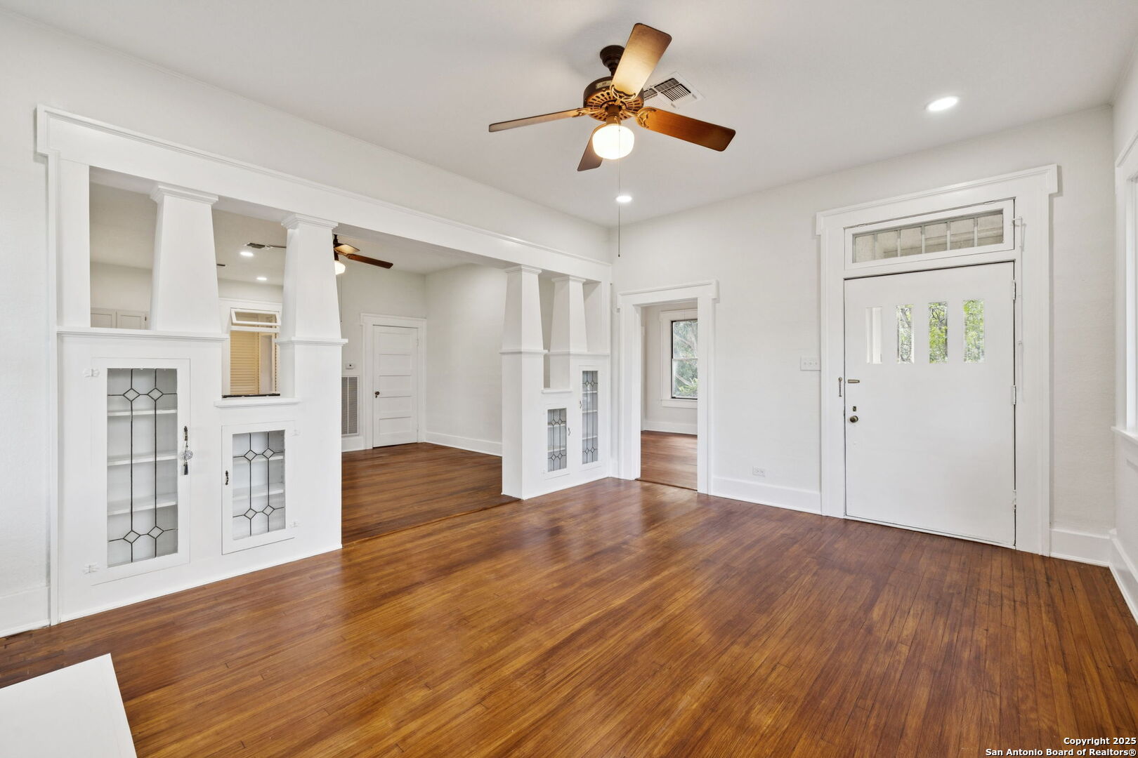 233 May Street Castroville, TX 78009 - Photo 4 of 18