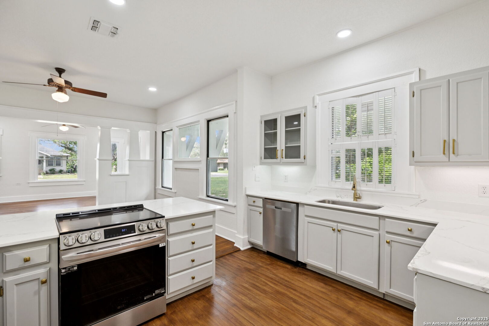 233 May Street Castroville, TX 78009 - Photo 7 of 18