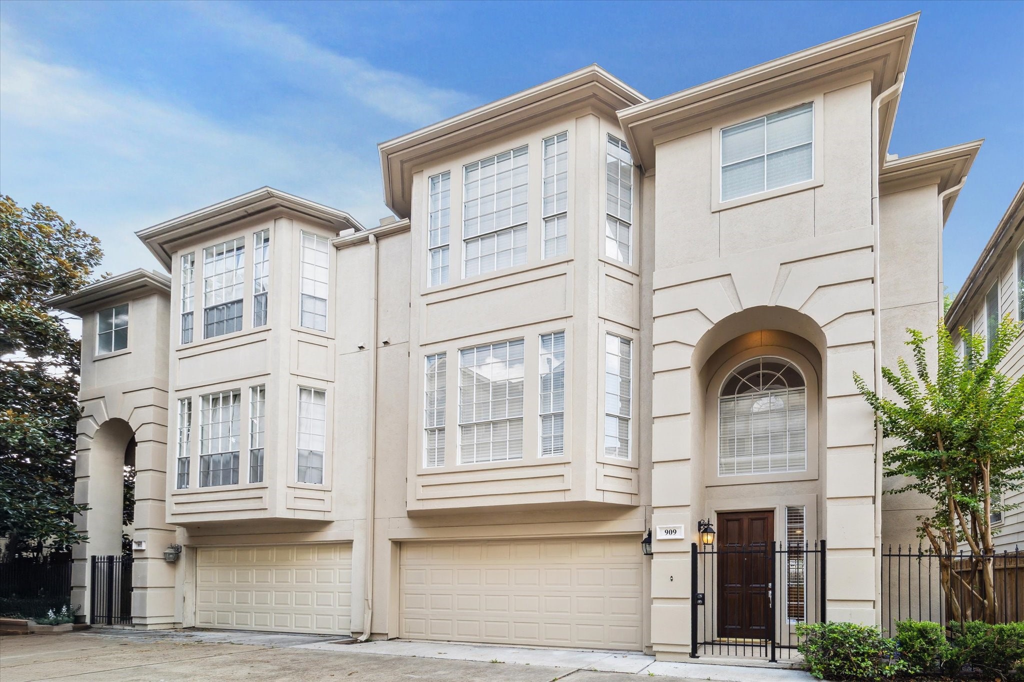 909 Reinicke Street Houston, TX 77007 - Photo 1 of 19 909 Reinicke