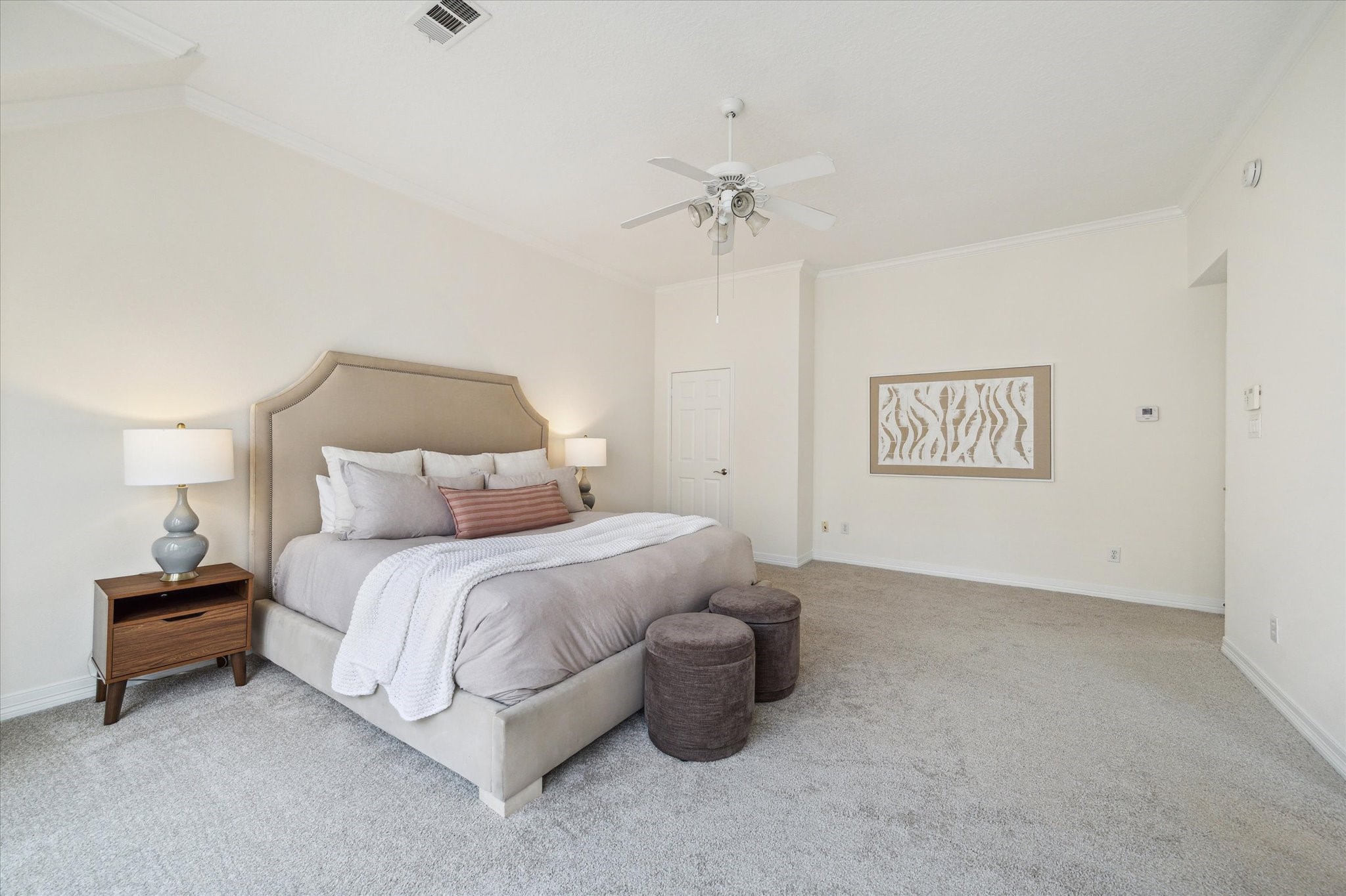 909 Reinicke Street Houston, TX 77007 - Photo 11 of 19 Another view of the primary bedroom.