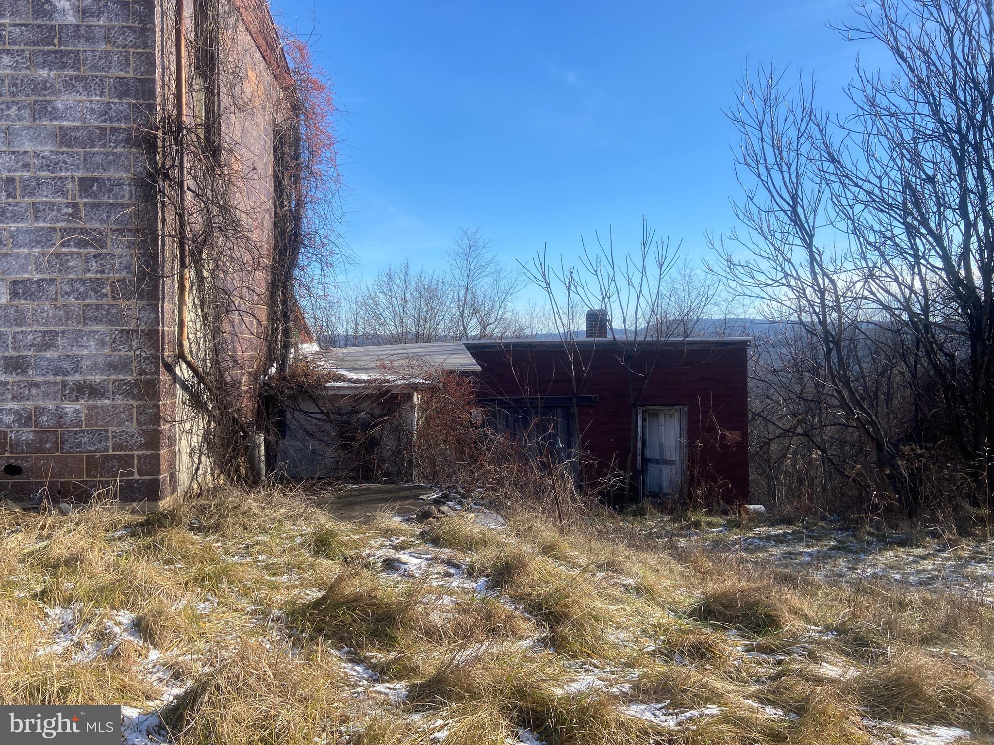 14600 Williams Road Southeast Cumberland, MD 21502 - Photo 76 of 108 a view of a backyard with wooden fence and large trees