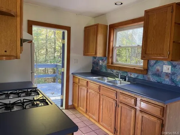 $2,200 | Undisclosed Address, Stone Ridge, NY 12484