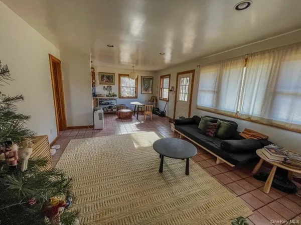 $2,200 | Undisclosed Address, Stone Ridge, NY 12484