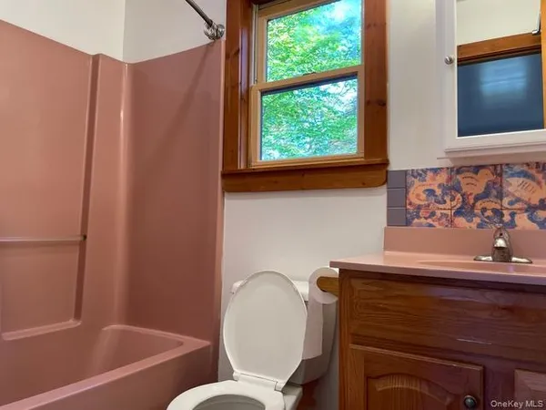 $2,200 | Undisclosed Address, Stone Ridge, NY 12484