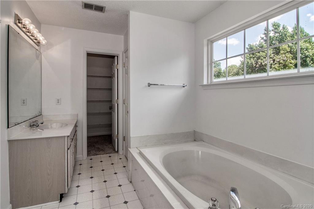 5522 Haybridge Road Charlotte, NC 28269 - Photo 21 of 35 Gallery Image 21