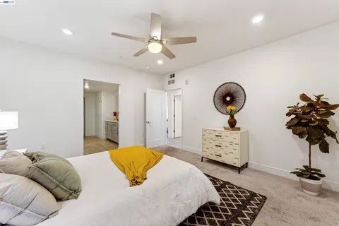 $999,900 | 430 Montague Expressway, Unit 20, Milpitas, CA 95035