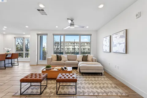 $999,900 | 430 Montague Expressway, Unit 20, Milpitas, CA 95035