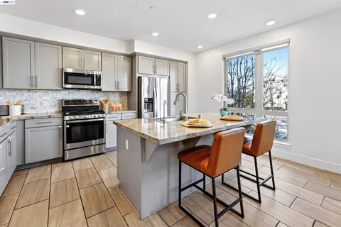 $999,900 | 430 Montague Expressway, Unit 20, Milpitas, CA 95035