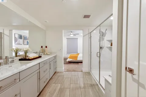 $999,900 | 430 Montague Expressway, Unit 20, Milpitas, CA 95035