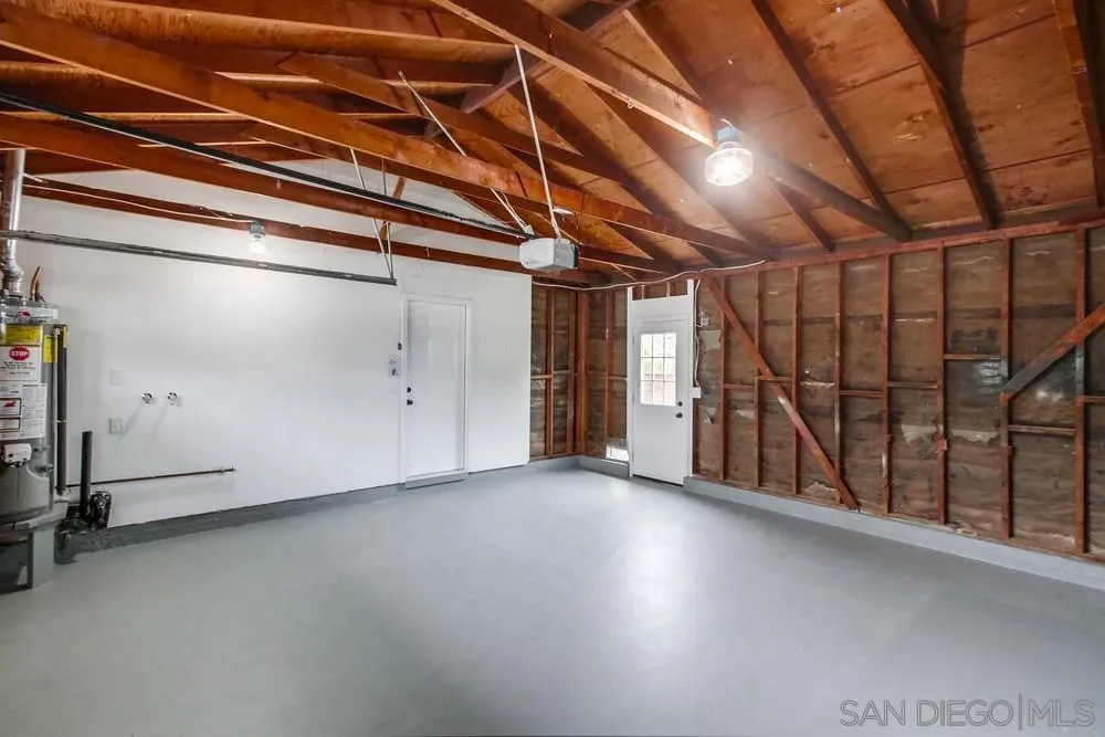 5886 Cowles Mountain Boulevard La Mesa, CA 91942 - Photo 27 of 39 a view of an empty room