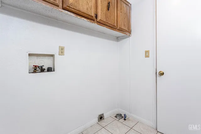 a view of utility room