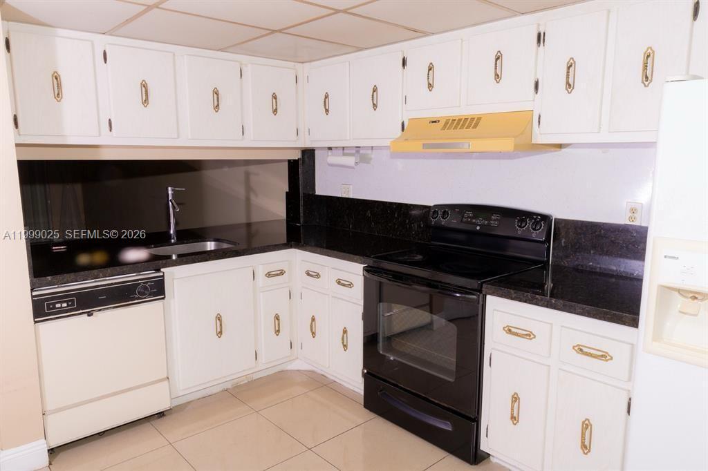 8842 West McNab Road, Unit 302 Tamarac, FL 33321 - Photo 2 of 18