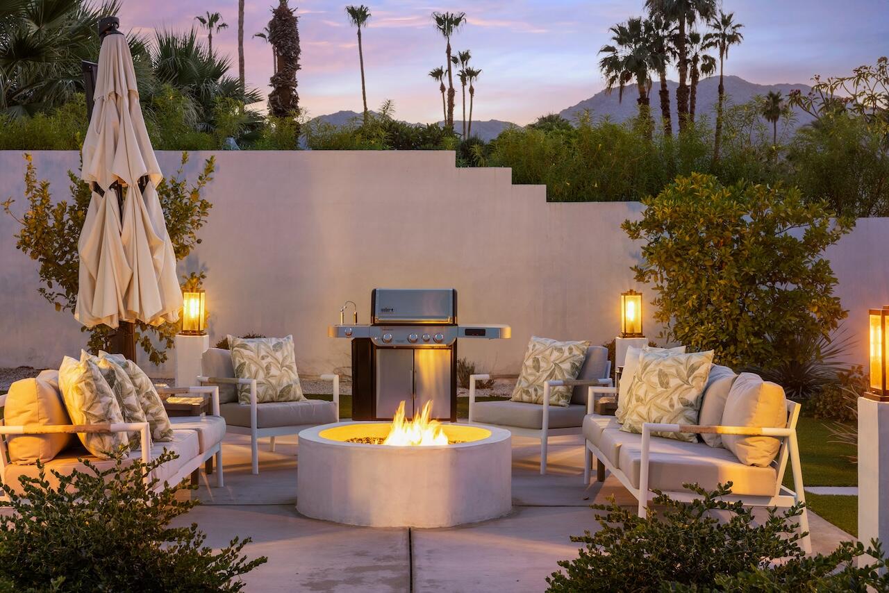 72870 Bel Air Road, Unit 4 Palm Desert, CA 92260 - Photo 29 of 36 a view of a patio with couches and a potted plants