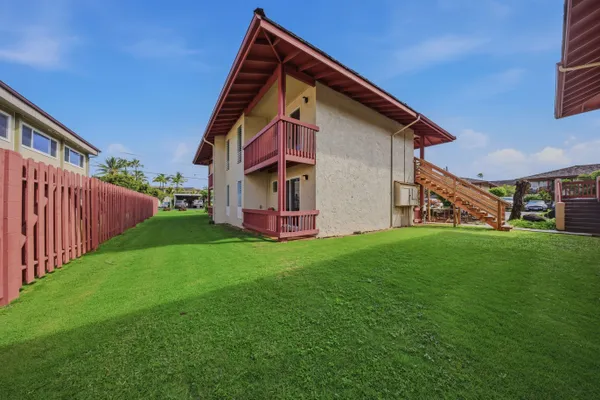 a view of a house with backyard and garden