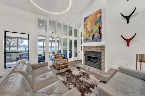 $1,779,900 | 175 Clubhouse Towers Circle, Moneta, VA 24121