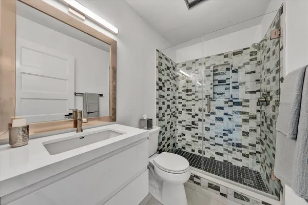 $1,779,900 | 175 Clubhouse Towers Circle, Moneta, VA 24121