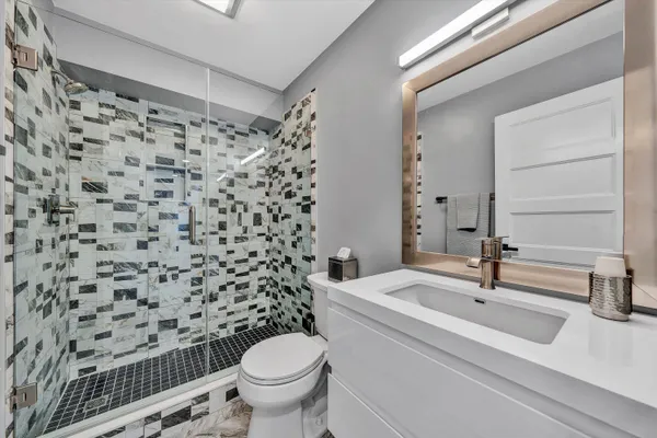 $1,779,900 | 175 Clubhouse Towers Circle, Moneta, VA 24121