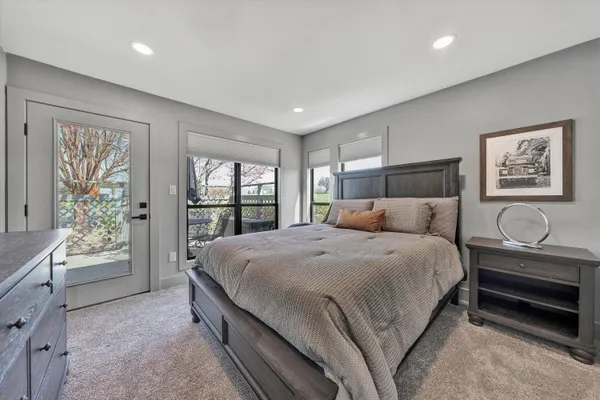 $1,779,900 | 175 Clubhouse Towers Circle, Moneta, VA 24121